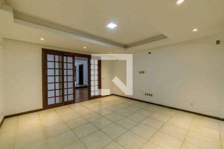 Casa de condomínio à venda com 469m², 4 quartos e 4 vagas Casa de condomínio à venda com 469m², 4 quartos e 4 vagasSala 3