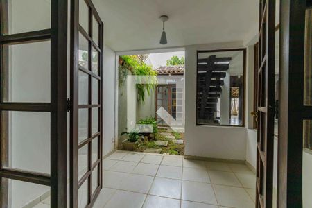 Casa de condomínio à venda com 469m², 4 quartos e 4 vagas Casa de condomínio à venda com 469m², 4 quartos e 4 vagasJardim de Inverno