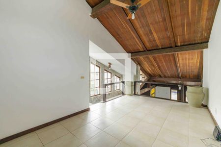 Casa de condomínio à venda com 469m², 4 quartos e 4 vagas Casa de condomínio à venda com 469m², 4 quartos e 4 vagasSala Privativa