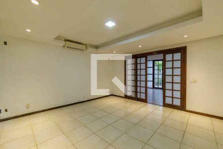 Casa de condomínio à venda com 469m², 4 quartos e 4 vagas Casa de condomínio à venda com 469m², 4 quartos e 4 vagasSala 3