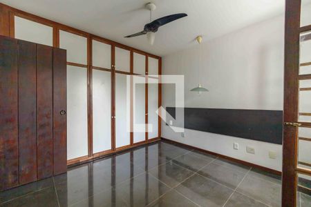 Casa de condomínio à venda com 469m², 4 quartos e 4 vagas Casa de condomínio à venda com 469m², 4 quartos e 4 vagasSuíte 2