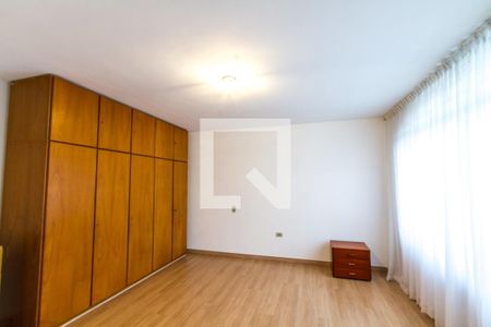 Quarto 1 de casa para alugar com 2 quartos, 80m² em Jardim das Américas, Curitiba