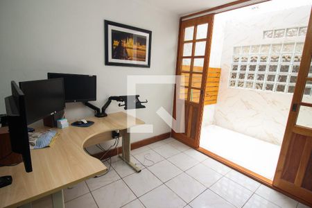 Apartamento à venda com 105m², 2 quartos e 2 vagasEscritório