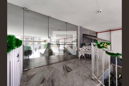 Apartamento à venda com 62m², 2 quartos e 1 vaga Apartamento à venda com 62m², 2 quartos e 1 vagaFachada e portaria