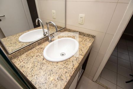 Apartamento à venda com 122m², 2 quartos e 1 vagaBanheiro quarto 1