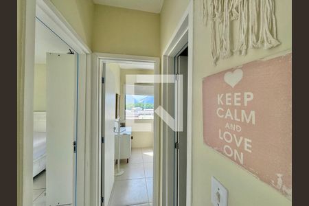 Corredor de apartamento à venda com 2 quartos, 55m² em Vargem Pequena, Rio de Janeiro