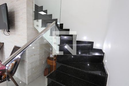 Casa para alugar com 110m², 3 quartos e 3 vagasEscadas