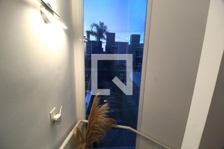 Escada de casa de condomínio para alugar com 3 quartos, 82m² em Granja Marileusa, Uberlândia