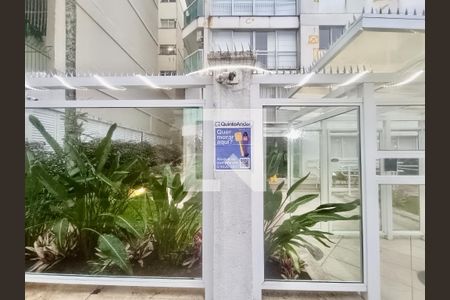 Apartamento à venda com 70m², 2 quartos e 1 vaga Apartamento à venda com 70m², 2 quartos e 1 vagaFachada com cartaz QA