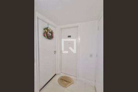 Apartamento à venda com 70m², 2 quartos e 1 vaga Apartamento à venda com 70m², 2 quartos e 1 vagaHall externo
