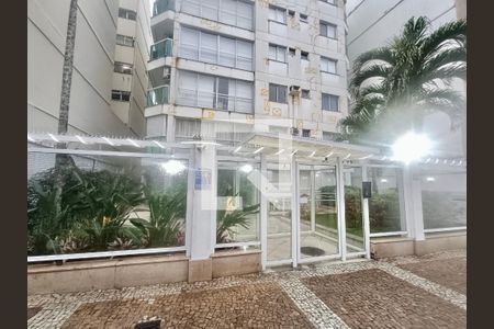 Apartamento à venda com 70m², 2 quartos e 1 vaga Apartamento à venda com 70m², 2 quartos e 1 vagaFachada com cartaz QA