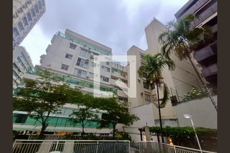 Apartamento à venda com 70m², 2 quartos e 1 vaga Apartamento à venda com 70m², 2 quartos e 1 vagaFachada interna