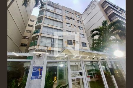 Apartamento à venda com 70m², 2 quartos e 1 vaga Apartamento à venda com 70m², 2 quartos e 1 vagaFachada com cartaz QA