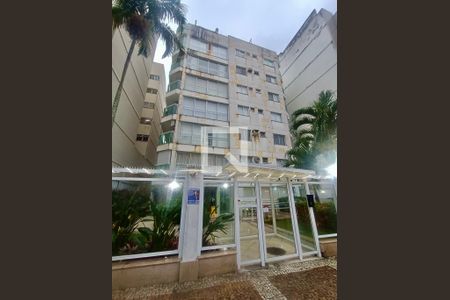 Apartamento à venda com 70m², 2 quartos e 1 vaga Apartamento à venda com 70m², 2 quartos e 1 vagaFachada com cartaz QA