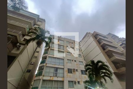 Apartamento à venda com 70m², 2 quartos e 1 vaga Apartamento à venda com 70m², 2 quartos e 1 vagaFachada com cartaz QA