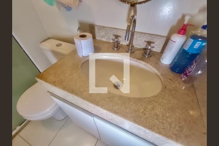 Apartamento à venda com 70m², 2 quartos e 1 vaga Apartamento à venda com 70m², 2 quartos e 1 vagaBanheiro social