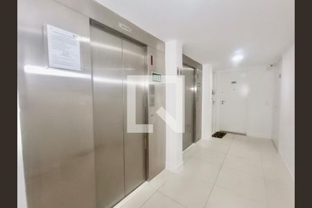 Apartamento à venda com 70m², 2 quartos e 1 vaga Apartamento à venda com 70m², 2 quartos e 1 vagaPortaria