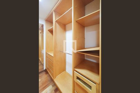 Apartamento para alugar com 130m², 3 quartos e 2 vagas Apartamento para alugar com 130m², 3 quartos e 2 vagasSuite - closet