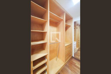 Apartamento para alugar com 130m², 3 quartos e 2 vagas Apartamento para alugar com 130m², 3 quartos e 2 vagasSuite - closet