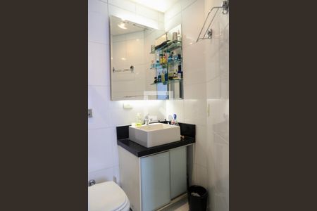 Casa de condomínio à venda com 150m², 2 quartos e 3 vagasBanheiro da Suíte 1