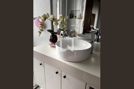 Apartamento à venda com 145m², 2 quartos e 3 vagas Apartamento à venda com 145m², 2 quartos e 3 vagasSuíte - Banheiro