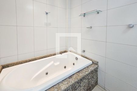 Casa de condomínio para alugar com 245m², 4 quartos e 3 vagas Casa de condomínio para alugar com 245m², 4 quartos e 3 vagasBanheiro da suíte 2