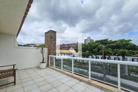 Casa de condomínio para alugar com 245m², 4 quartos e 3 vagas Casa de condomínio para alugar com 245m², 4 quartos e 3 vagasVaranda