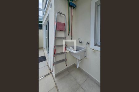 Casa de condomínio para alugar com 245m², 4 quartos e 3 vagas Casa de condomínio para alugar com 245m², 4 quartos e 3 vagasÁrea de serviço