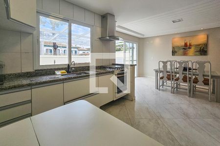 Casa de condomínio para alugar com 245m², 4 quartos e 3 vagas Casa de condomínio para alugar com 245m², 4 quartos e 3 vagascozinha