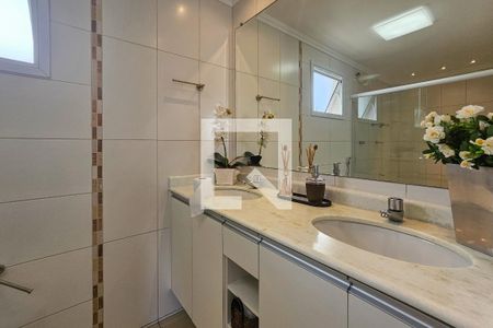 Casa de condomínio para alugar com 245m², 4 quartos e 3 vagas Casa de condomínio para alugar com 245m², 4 quartos e 3 vagasBanheiro da suíte 2