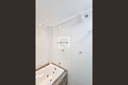 Casa de condomínio para alugar com 245m², 4 quartos e 3 vagas Casa de condomínio para alugar com 245m², 4 quartos e 3 vagasBanheiro da suíte 2