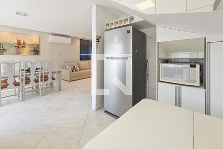 Casa de condomínio para alugar com 245m², 4 quartos e 3 vagas Casa de condomínio para alugar com 245m², 4 quartos e 3 vagascozinha