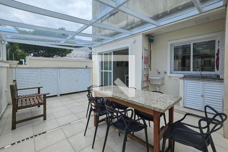 Casa de condomínio para alugar com 245m², 4 quartos e 3 vagas Casa de condomínio para alugar com 245m², 4 quartos e 3 vagasVaranda