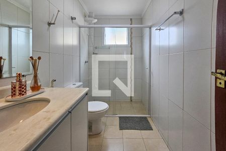 Casa de condomínio para alugar com 245m², 4 quartos e 3 vagas Casa de condomínio para alugar com 245m², 4 quartos e 3 vagasBanheiro da suíte 1