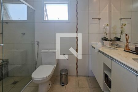 Casa de condomínio para alugar com 245m², 4 quartos e 3 vagas Casa de condomínio para alugar com 245m², 4 quartos e 3 vagasBanheiro da suíte 2