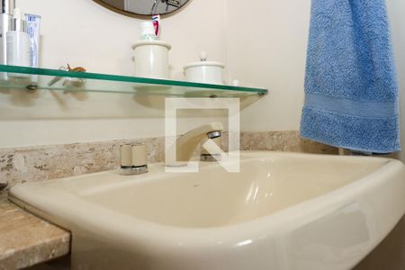 Apartamento para alugar com 74m², 3 quartos e 2 vagas Apartamento para alugar com 74m², 3 quartos e 2 vagasBanheiro da Suíte