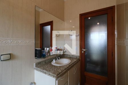 Casa à venda com 250m², 3 quartos e 4 vagasBanheiro Suíte 2