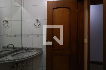 Casa à venda com 250m², 3 quartos e 4 vagasBanheiro Suíte 1