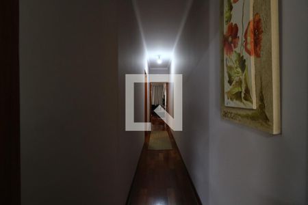 Casa à venda com 250m², 3 quartos e 4 vagasCorredor