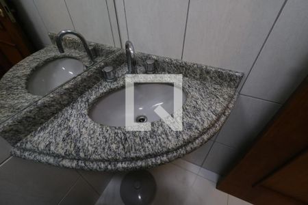 Casa à venda com 250m², 3 quartos e 4 vagasBanheiro Suíte 1 - Pia