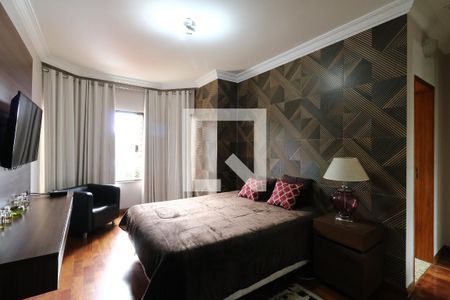 Casa à venda com 250m², 3 quartos e 4 vagasSuíte 2