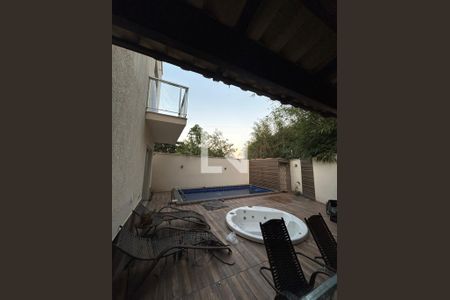 Casa à venda com 200m², 4 quartos e 5 vagasÁrea Externa