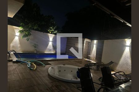 Casa à venda com 200m², 4 quartos e 5 vagasÁrea Externa