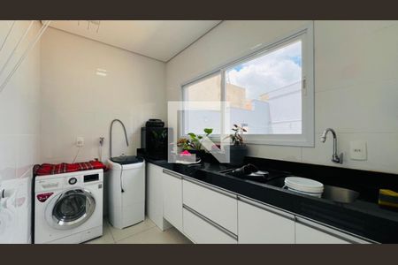 Casa de condomínio à venda com 290m², 4 quartos e 4 vagasFoto 02