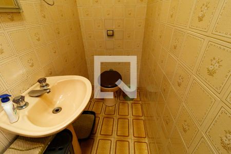 Casa à venda com 280m², 2 quartos e 2 vagas Casa à venda com 280m², 2 quartos e 2 vagasBanheiro de Serviço