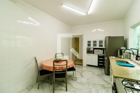 Casa à venda com 280m², 2 quartos e 2 vagas Casa à venda com 280m², 2 quartos e 2 vagasCozinha