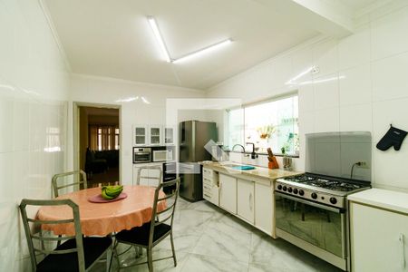 Casa à venda com 280m², 2 quartos e 2 vagas Casa à venda com 280m², 2 quartos e 2 vagasCozinha