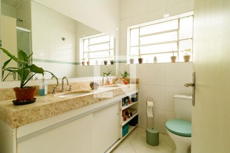 Casa à venda com 280m², 2 quartos e 2 vagas Casa à venda com 280m², 2 quartos e 2 vagasBanheiro