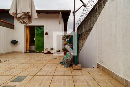 Casa à venda com 280m², 2 quartos e 2 vagas Casa à venda com 280m², 2 quartos e 2 vagasÁrea externa