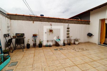 Casa à venda com 280m², 2 quartos e 2 vagas Casa à venda com 280m², 2 quartos e 2 vagasÁrea externa